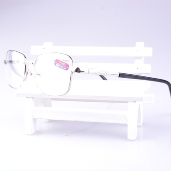 Очила за четене модел 501 с метална рамка, стъклени лещи, пълна рамка, квадратна форма.