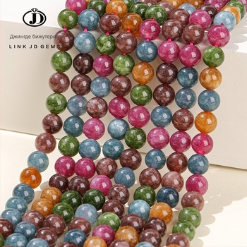 Гривна Jingde от халцедон с кръгли мъниста; обработка: рязане и шлайфане