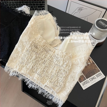 Дантелен потник с отделяща се подплата за бюста, V-образно деколте и бродерия