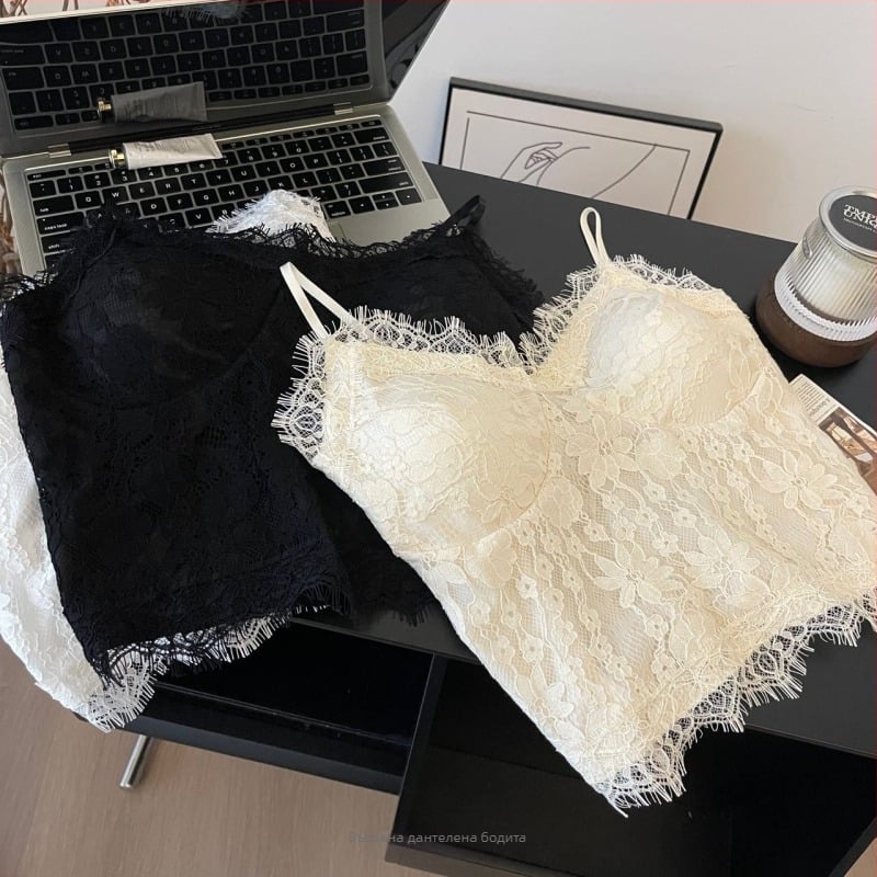 Дантелен потник с отделяща се подплата за бюста, V-образно деколте и бродерия