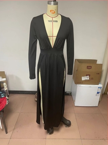 Полиестърна дълга рокля с дълги ръкави, V‑образно деколте, едноцветна с изрязани детайли