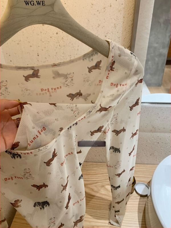 WGWE Женска тениска с принт на кученце, U-образно деколте, дълги ръкави, качулка и колажен дизайн