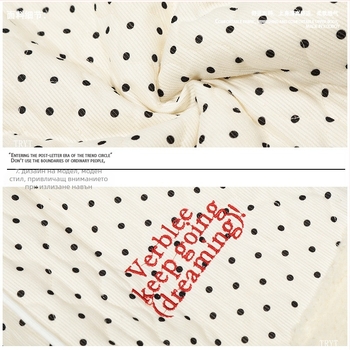 Панталони с права кройка, външен материал найлон 100%, подплата полиестер 100%, пълнеж полиестер, талия средна височина