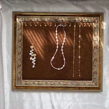 Ретро дисплей за колие и бижута — вертикална поставка, едно ниво, смола, изработка със сплайсинг, марка Glazed Retro