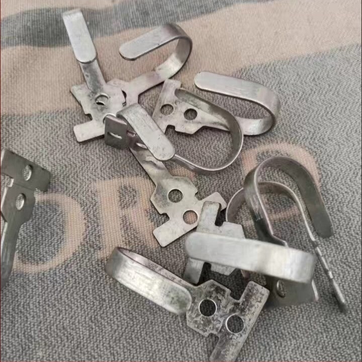 Закачалки за завеси за врати – въглеродна стомана, единична закачалка, модерен минимализъм, товароносимост 20–30 кг, 6 бр.