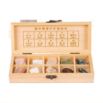 Mohs тестер за твърдост – Натурални груби камъни и кристали (талк, флуорит) в дървена кутия, учебно помагало