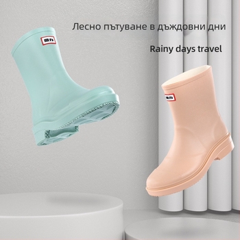 Женски дъждовни ботуши, водоустойчиви и противохлъзгащи, горна част от пластмаса, средна височина на гърлото, нисък ток 1–3 см, подходящи за целогодишна употреба