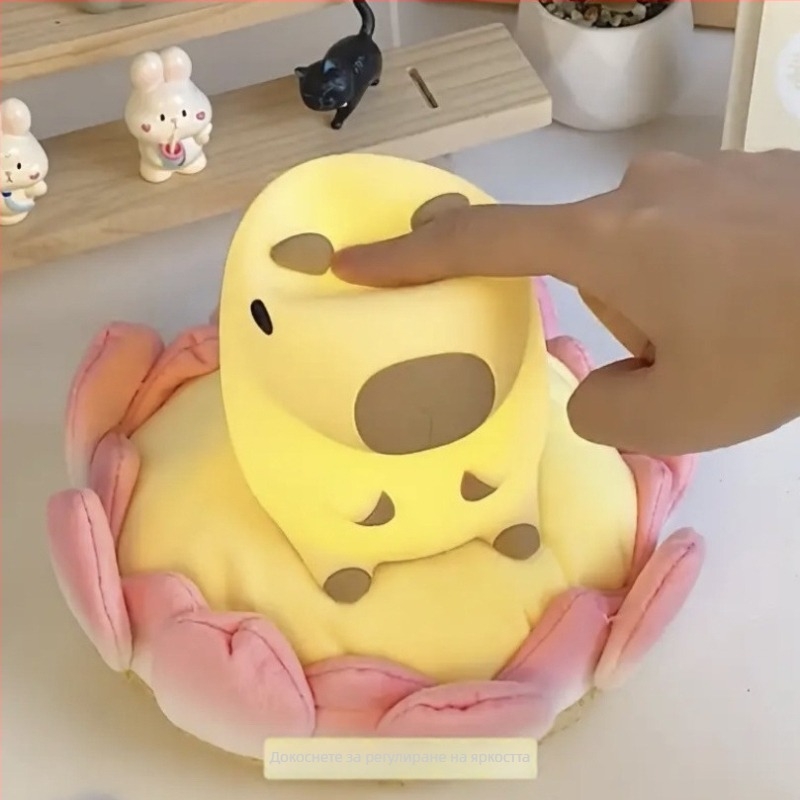 Презареждаща се тап-активирана настолна нощна лампа с база, регулируема яркост