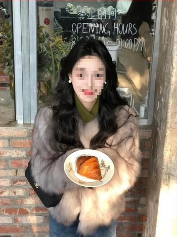 Късо палто с козина за дами, с яка от козина, Chenille плат, ръкав 5/4, дължина 40–50 cm