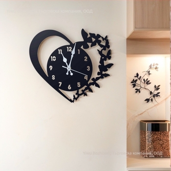 Стенен часовник със сърцевидна форма и черна пеперуда, акрил, модерен дизайн, сканиращи секунди