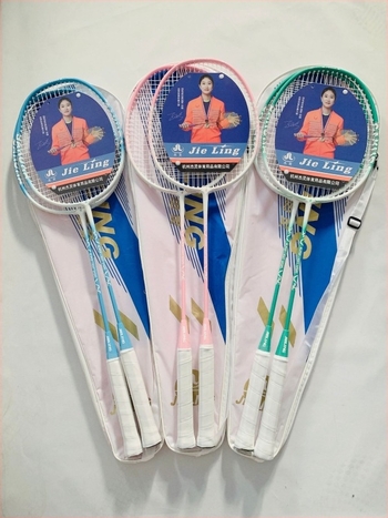 Бадминтон ракета — рамка от алуминиева стъклена композитна структура, найлонови струни, 2 броя, тегло 90–94 г, дръжка G4, праволинеен дизайн