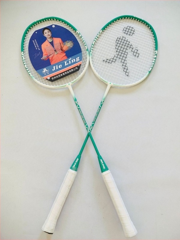 Бадминтон ракета — рамка от алуминиева стъклена композитна структура, найлонови струни, 2 броя, тегло 90–94 г, дръжка G4, праволинеен дизайн