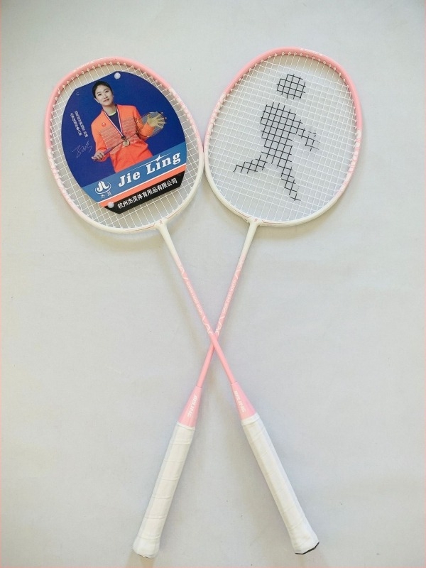 Бадминтон ракета — рамка от алуминиева стъклена композитна структура, найлонови струни, 2 броя, тегло 90–94 г, дръжка G4, праволинеен дизайн