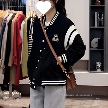 Женско бейзболно яке, А-образна кройка, стойка яка, стандартни ръкави, модал-полиестерова смес, дължина 50–65 см