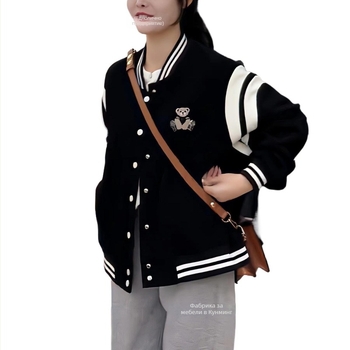 Женско бейзболно яке, А-образна кройка, стойка яка, стандартни ръкави, модал-полиестерова смес, дължина 50–65 см