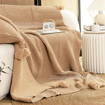 Одеяло с ресни, акрил + полувелурова смес, тегло 700–999 г, за пролет и есен, едноцветно, персонализация налична.