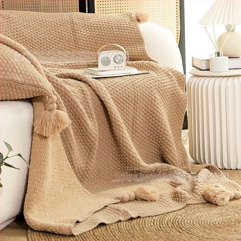 Одеяло с ресни, акрил + полувелурова смес, тегло 700–999 г, за пролет и есен, едноцветно, персонализация налична.