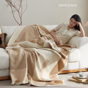 Хавлиено одеяло с геометричен модел, смес акрилни влакна (50% анти-пилинг акрил), 22% естествен памук, 28% вносен полиестер; 400 г/м²+, зима, Iris Pie