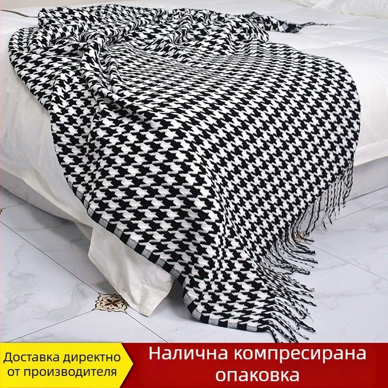 Акрилно плетено одеяло в нордически ретро стил, черно-бял модел хандштот, меко и подходящо за хотел, къща за гости и офис през всички сезони