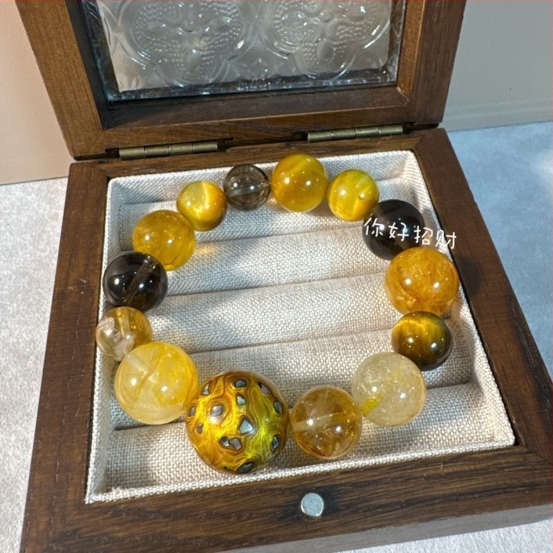 Гривна с кристални акценти и странични камъни от димокварц, индивидуално опакована, есен 2025