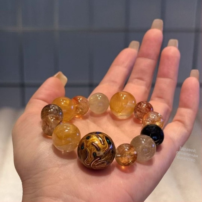 Гривна с кристални акценти и странични камъни от димокварц, индивидуално опакована, есен 2025