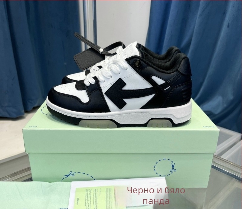 Спортни обувки - горна част от естествена кожа, гумена подметка, височина на тока 3–5 см, дишащи, против подхлъзване