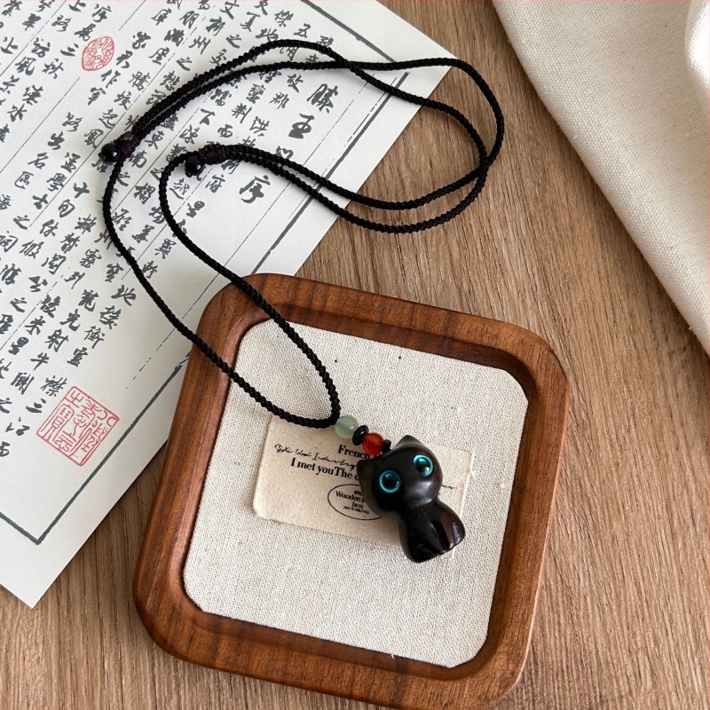 Етно стил колие с подвеска късметлива котка, ръчна изработка, подвеска от дървена смола, обикновена верига