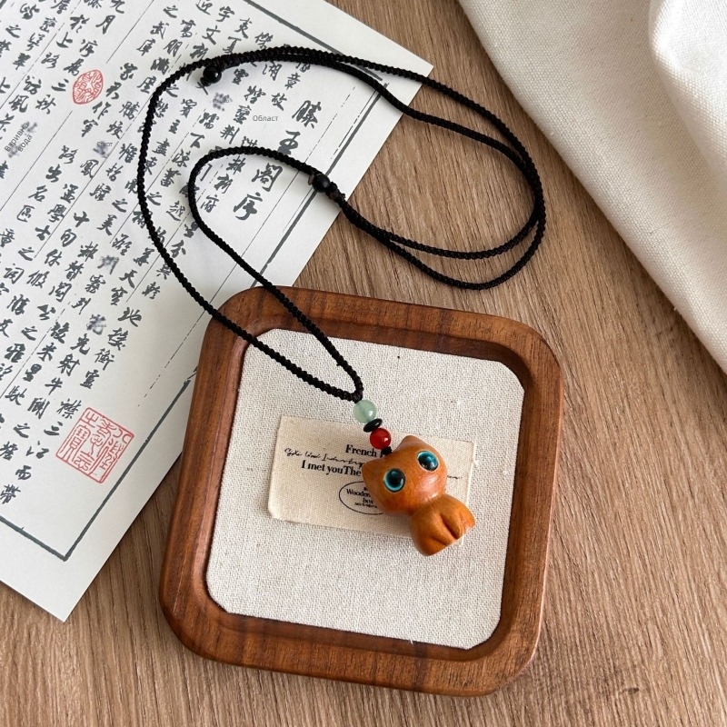 Етно стил колие с подвеска късметлива котка, ръчна изработка, подвеска от дървена смола, обикновена верига