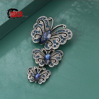 Брошка: пеперуден дизайн и насеком стил с кристално диамантено покритие (Материал: сплав; Стил: насекомо; Обработка: Диамант; Функция: многофункционална; Вид: брошка)