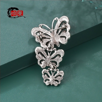 Брошка: пеперуден дизайн и насеком стил с кристално диамантено покритие (Материал: сплав; Стил: насекомо; Обработка: Диамант; Функция: многофункционална; Вид: брошка)