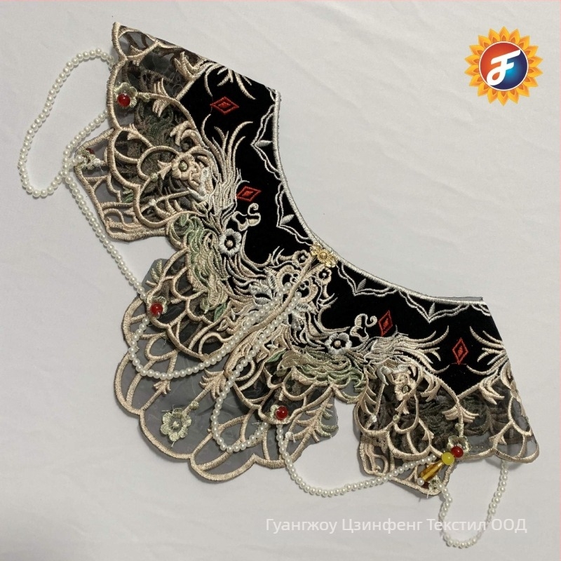 Детски аксесоар за дрехи с водноразтворима бродерия, облачна бродерия на раменете, мотив пеперуда върху яка и мънистени акценти