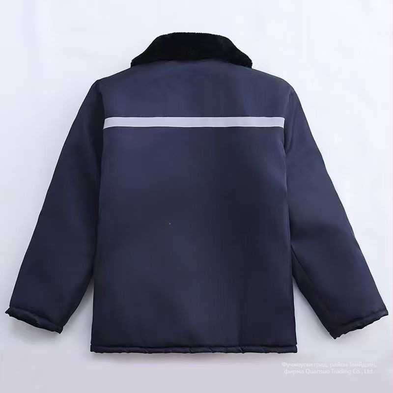 Зимно памучно подплатено яке с качулка, едноредово закопчаване и устойчивост на износване