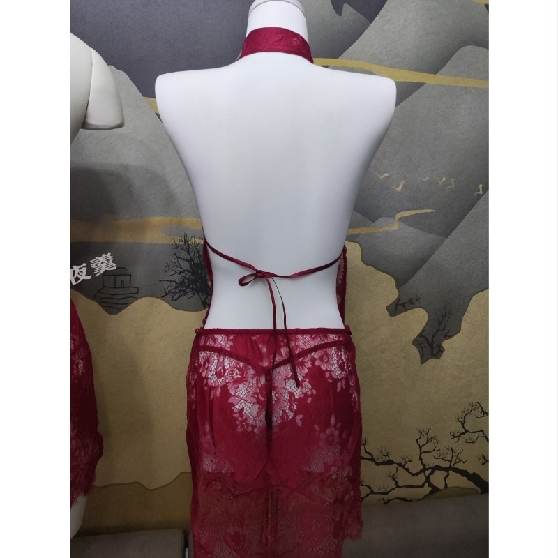 Дантелено бельо — комплект с прозрачен дизайн и фронтален разрез