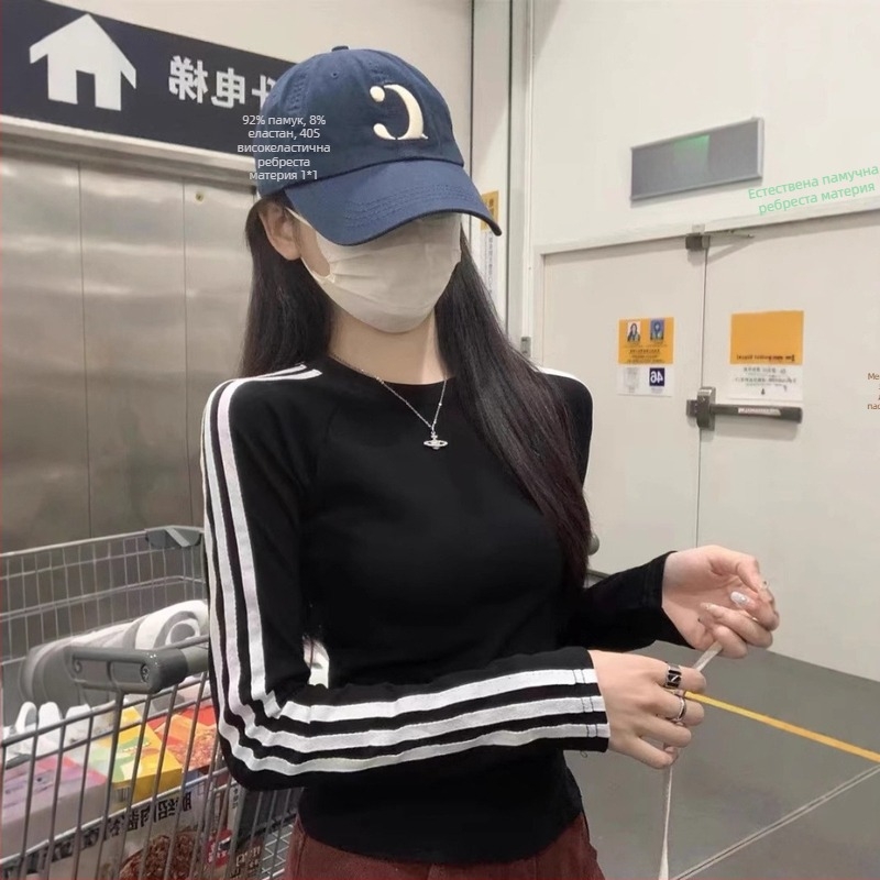 Тениска с райета (памук-спандекс смес 90–95% памук, под 30% спандекс; дълги ръкави; кръгло деколте; тясна кройка)