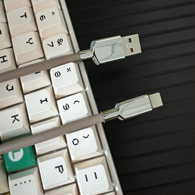 KBT 120W силиконов кабел за данни с Lightning и Type-C интерфейси, бързо зареждане