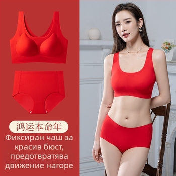 Комплект дамско бельо: сутиен и прашки, основна материя Nylon 75%, за възраст 18–40 години, опакован в кутия, годен за всички сезони