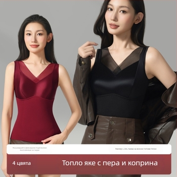 Женски термо потник с вградени чашки и подплата за бюст, двойна конструкция, полиестер 90–95%, тялооформящ и топъл, подходящ за носене като външен слой.