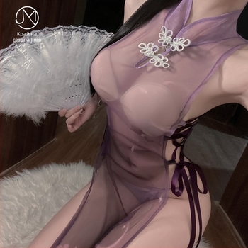 Cheongsam lingerie със прозрачен мрежест дизайн, цепка и презрамки; полиестер 70–80%