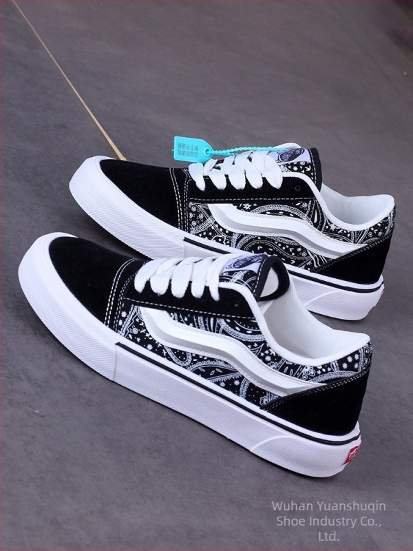 Платнени кецове с дишащо платно горно, връзки, остър пръст, композитна подметка