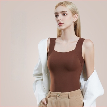 Термален жилет безшевен, найлон; основен състав 50–70%; квадратно деколте; умерено тегло 161–180 г/м2; за всички сезони