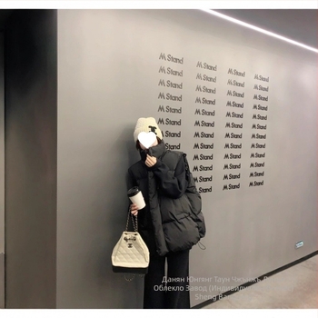 Жилет за жени, полиестерна основна тъкан, пълнеж пух‑памук, яка‑стойка, цип, свободен силует