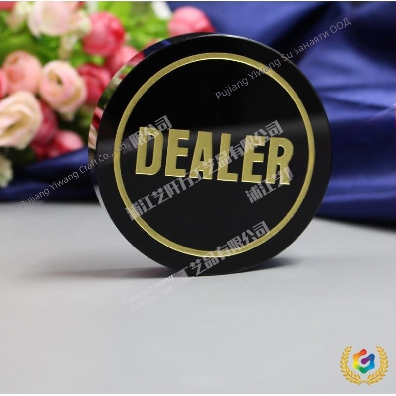 Кристални покер чипове за дилър с възможност за персонализация, 200 бр в кутия, подходящи за покер и други картови игри.