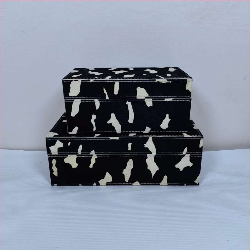 Шкатулка за бижута в Leisure стил, твърда конструкция; материя: Друг; подходяща за подарък за сватба, за пътуване и за служебни награди.