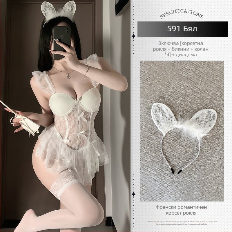 Едноцял дантелен боди с прозрачен мрежест панел, вградени подплънки за гърдите и стоманени костички