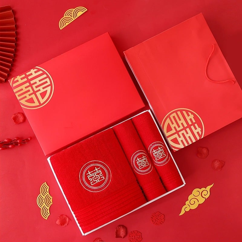 Комплект хавлии от чист памук в подаръчна кутия, 600 g, логото отпечатано, бродерия и проста тъкан