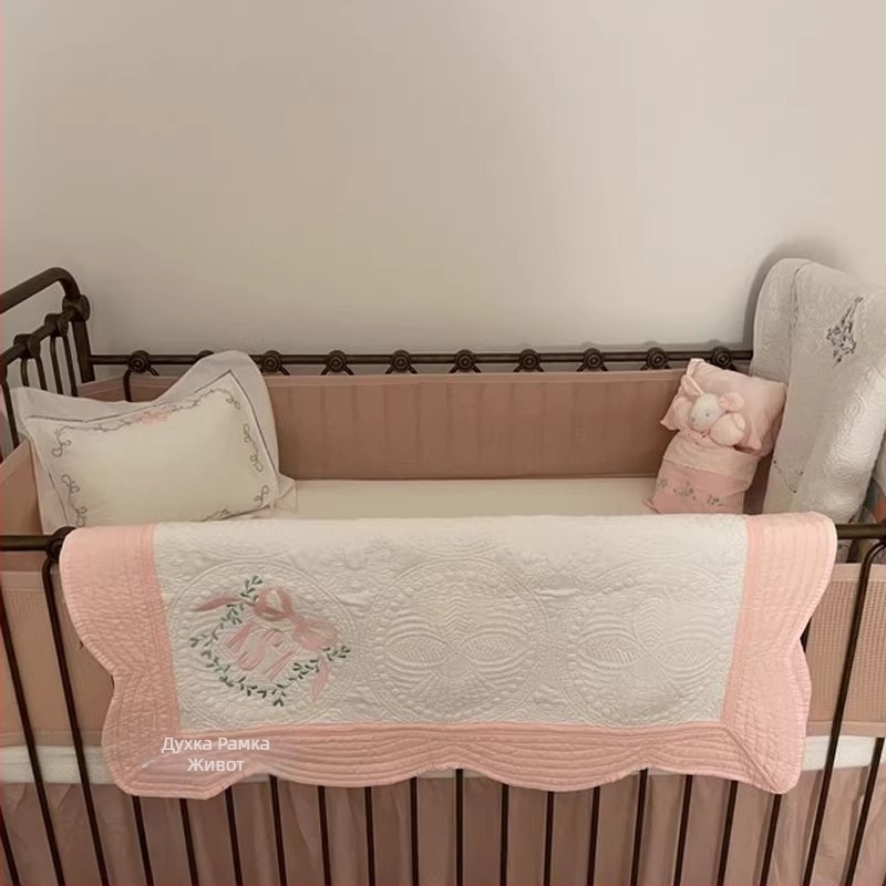 Бебешко квилтирано памучно одеяло, солиден модел, за пролет и есен, тегло 500 g.