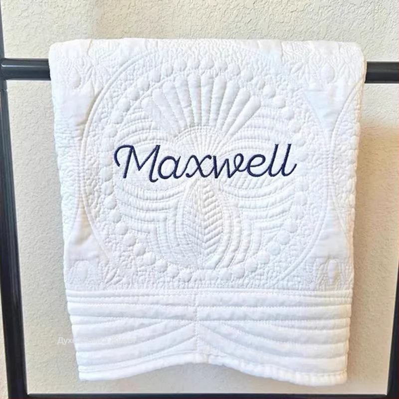 Бебешко квилтирано памучно одеяло, солиден модел, за пролет и есен, тегло 500 g.