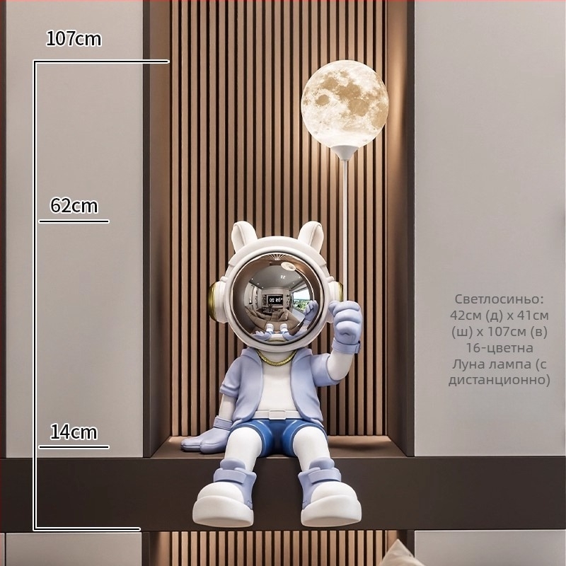 Смолена карикатурна фигура на астронавт, седнала поза, държаща лампа; ръчно рисувана, модерен минимализъм, банка за монети
