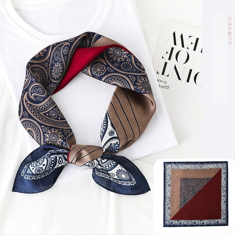 Шал от симулирана коприна със сатенено тъкане, двустранно печатан каре-шал