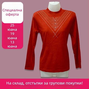 Тесна дамска тениска с полувисока яка и кристални украси; De Velvet плат 95%+, съдържание на кристали под 30%; Лято 2024